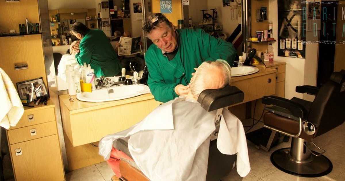 Bari, quando il barbiere veniva chiamato "fasulo": �Prendevamo in giro quelli pi� alla buona�